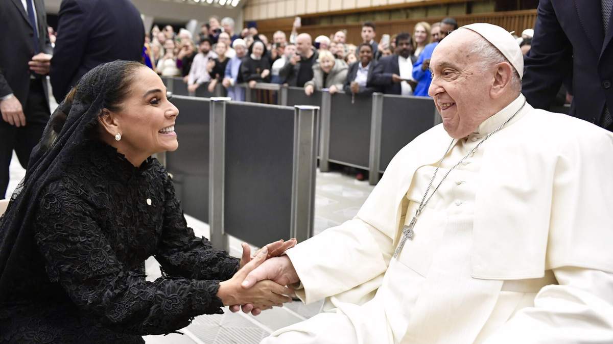La gobernadora de Quintana Roo, Mara Lezama, con el Papa Francisco