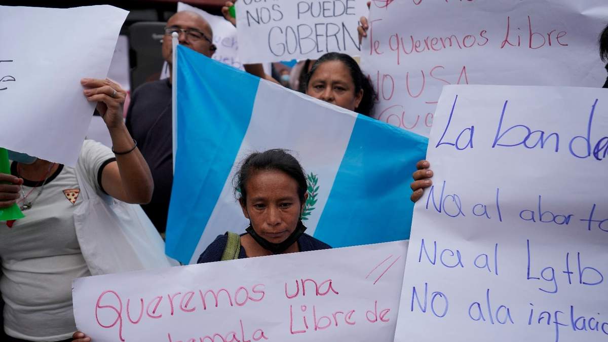 Manifestantes que denuncian fraude