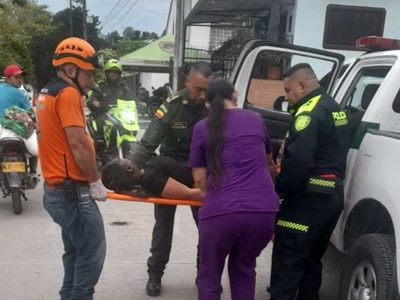 Autobús con migrantes cae a un barranco en Colombia; hay 10 muertos y 25 heridos