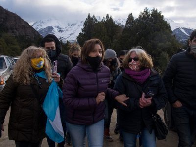 Conflicto en Villa Mascardi: la gobernadora Carreras dialogó con manifestantes