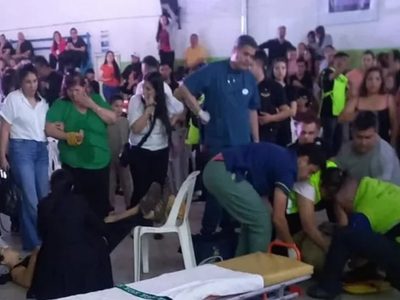 Colapsó una tribuna en el gimnasio de Plottier y dejó cuatro personas heridas
