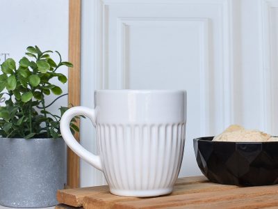 Con pocos ingredientes, el secreto de la abuela para eliminar las manchas en tu vajilla blanca y dejarla como nueva