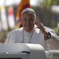 Papa celebra la recuperación de Timor Oriental y admite escándalo de abusos de un obispo