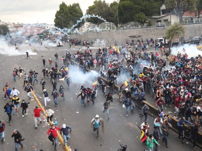 Represión en Ecuador: 5 muertos, mil 70 presos y 855 heridos