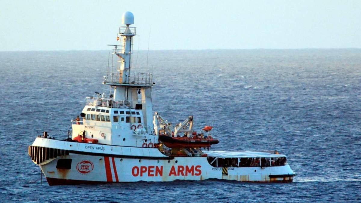 75 personas intentaron nadar hasta las costas italianas. Fuente: (Twitter)