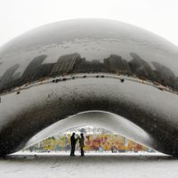 La icónica escultura "The Bean" de Chicago reabre al público tras casi un año de obras