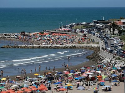 Kicillof infló el pecho y le atribuyó el éxito de la temporada de verano al Gobierno Nacional