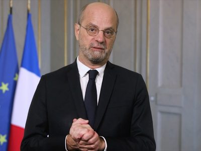 Ministro de Educación francés estaba en Ibiza cuando anunció protocolo de covid-19 para escuelas