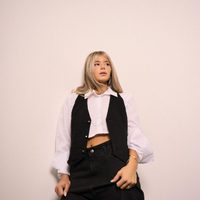 Delfina Burlando enseña cómo llevar el jean más hermoso y cómodo de toda la temporada: mirá cuánto cuesta