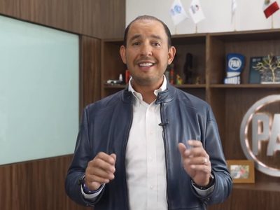 Marko Cortés pide a los padres de familia que desechen los libros de texto gratuitos