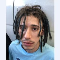 La víctima de abuso grupal en Palermo denunció que uno de los detenidos le envía videos