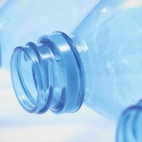 Con botellas plásticas y esta idea genial, creá este organizador para tu baño súper práctico y decorativo