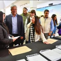 Rolando Figueroa pidió cuidar el programa provincial de becas y que continúe como política de estado