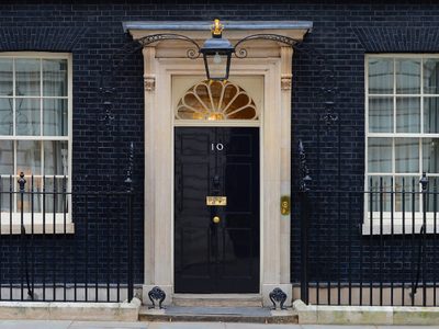 Downing Street suma una nueva salida por la puerta de atrás con la dimisión de Johnson