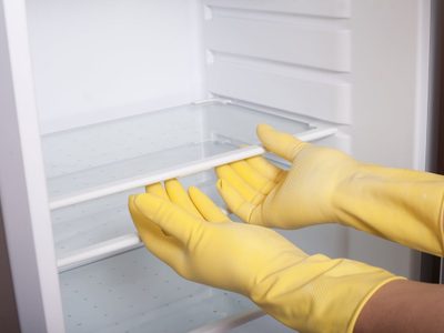 Truco infalible y poco conocido para limpiar la heladera y dejarla impecable