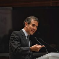 Córdova fija postura sobre la polémica encuesta del INE; así le respondió Morena