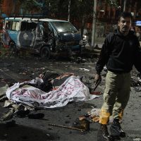 Ataque suicida en Paquistán deja 10 muertos y decenas de heridos