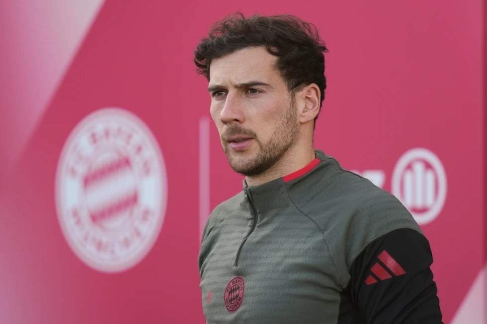 Leon Goretzka, del Bayern, llega a un entrenamiento en Múnich, Alemania, el martes 27 de enero de 2026, antes del partido inaugural de la Champions League entre el PSV Eindhoven y el FC Bayern.