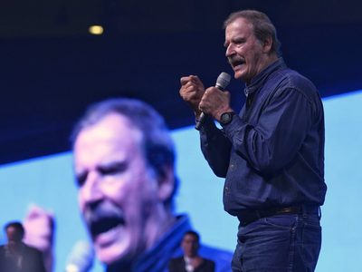 Vicente Fox pide no participar en consulta sobre expresidentes, la llama "farsa"