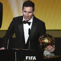 Messi desplaza a Ronaldo al ganar su quinto Balón de Oro