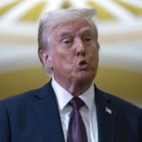 Trump, el candidato de "Estados Unidos primero", tiene una nueva inquietud: el imperialismo