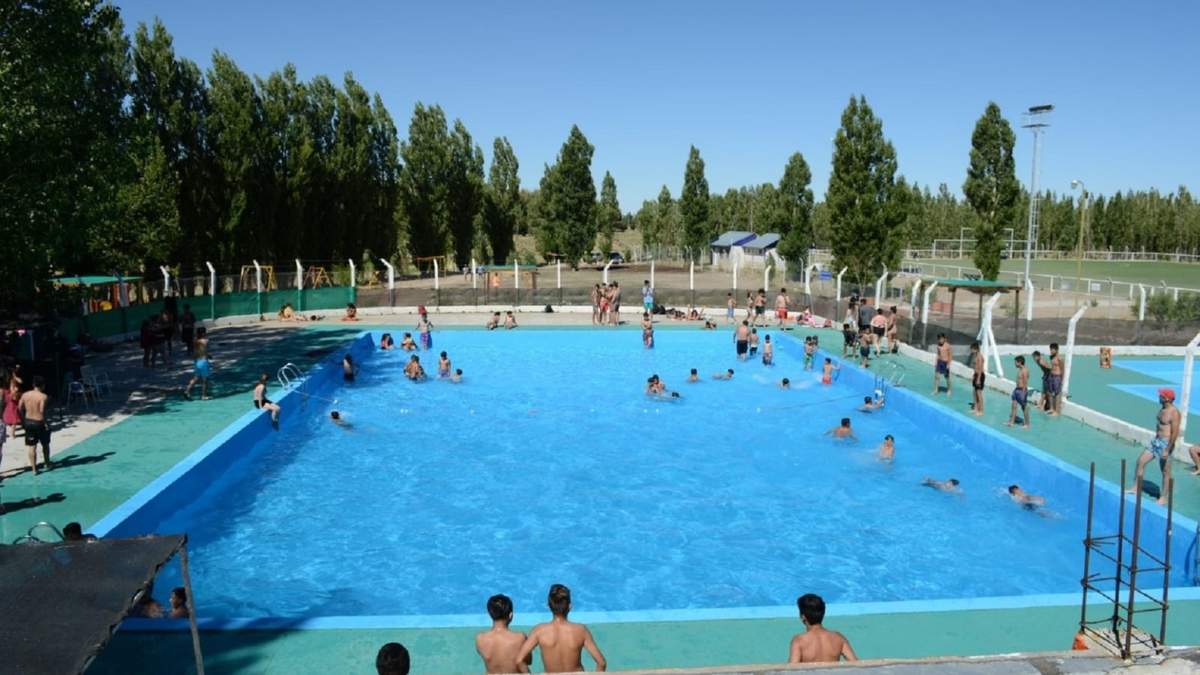 La pileta municipal, ubicada en el Bosque Comunal de Zapala. Fuente: (Twitter)
