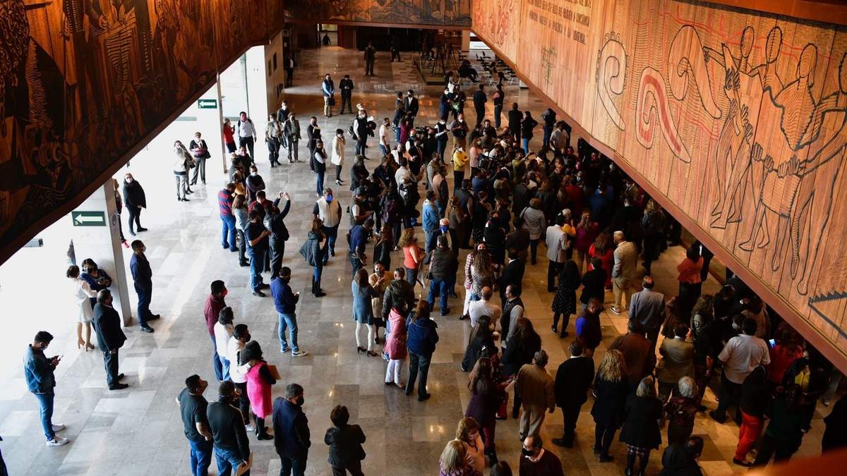 Trabajadores sindicalizados de la Cámara de Diputados protestan por el pago de sus prestaciones