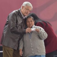 López Obrador arranca programa de pensión a adultos mayores en Chalco