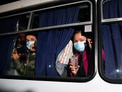 Los argentinos evacuados por el coronavirus "conviven" con la ministra de Salud de Ucrania