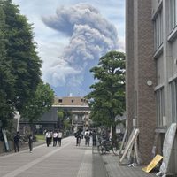 El volcán Sakurajima entró en erupción y expulsa ceniza hasta 4.400 metros