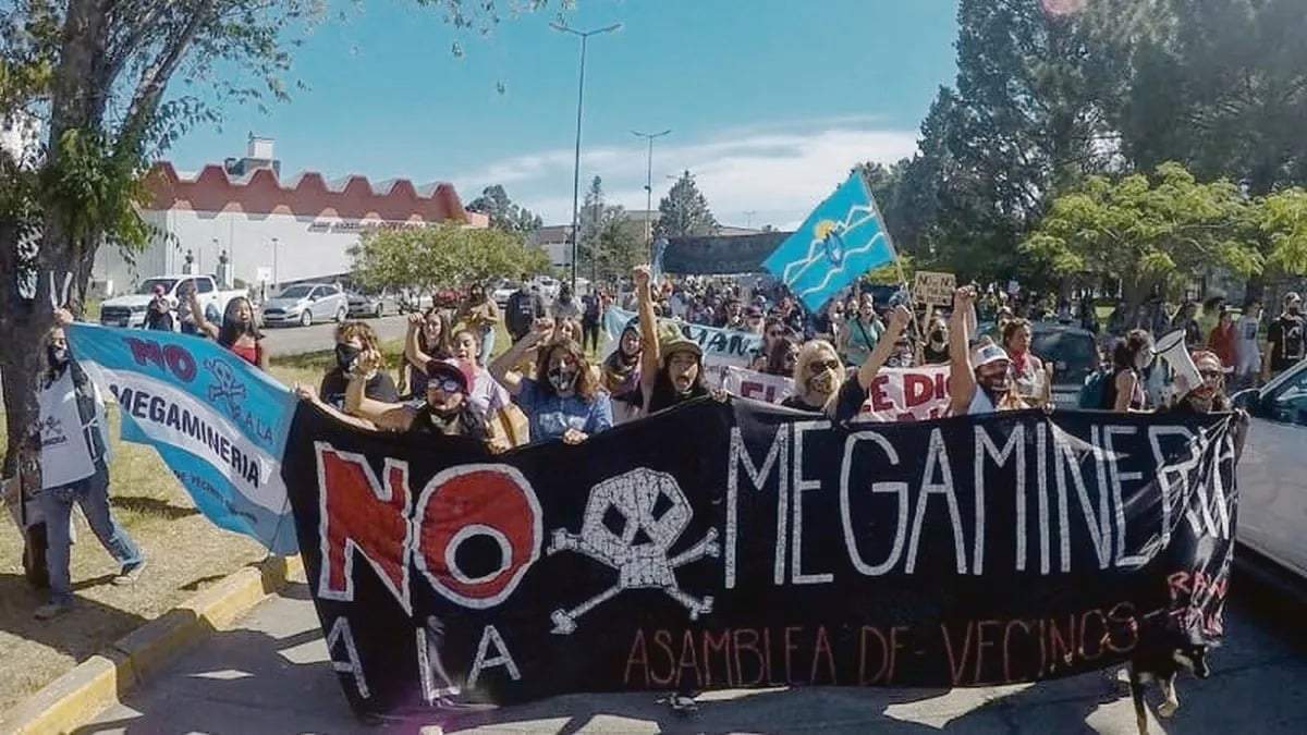 Marcha antiminería en Chubut. Fuente: (Twitter)
