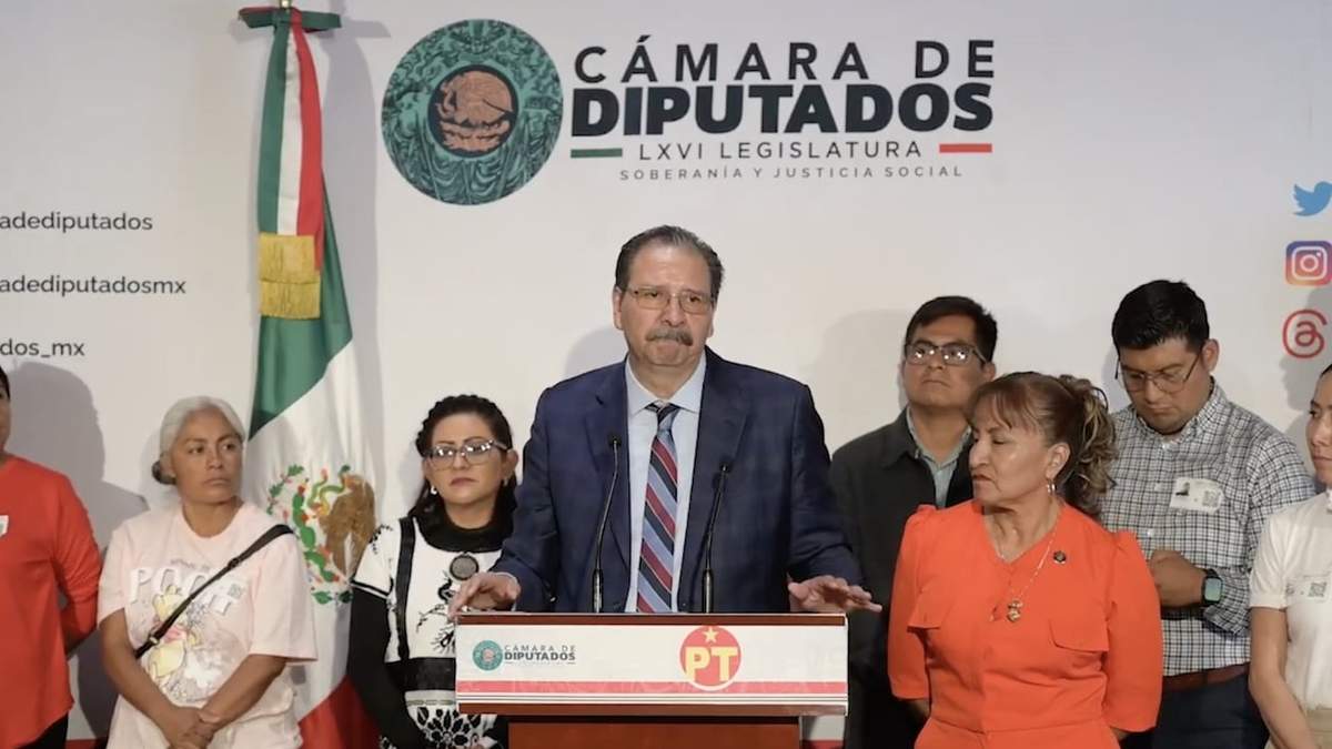 Reginaldo Sandoval en la conferencia del PT