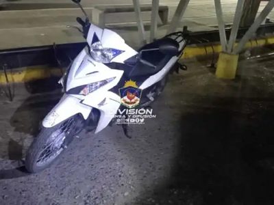 Dos hombres demorados por el robo de ruedas