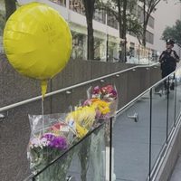 Cientos de personas honran al guardia de seguridad asesinado en tiroteo de torre de oficinas en NY