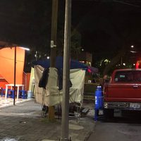 Pistola en mano despojan a portero de Chivas de su camioneta mientras cenaba