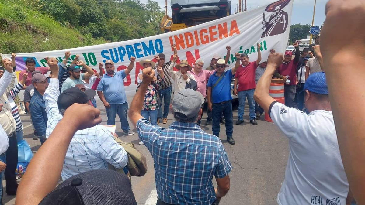 Consejo Supremo Indígena Michoacán bloquea seis carreteras en ese estado