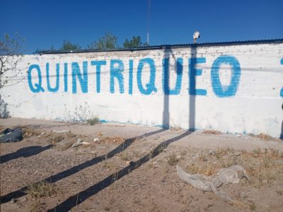 Aparecieron pintadas en Centenario con el nombre de Quintriqueo en la previa de la campaña para las elecciones a senador