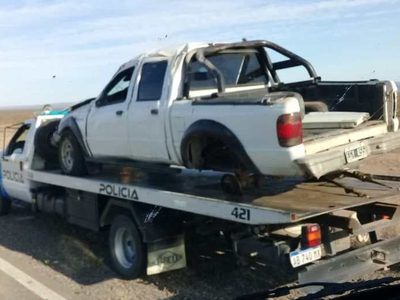 "Con un camioneta robada sobre ruta 22": Vuelco y sorpresa cerca de Plaza Huincul