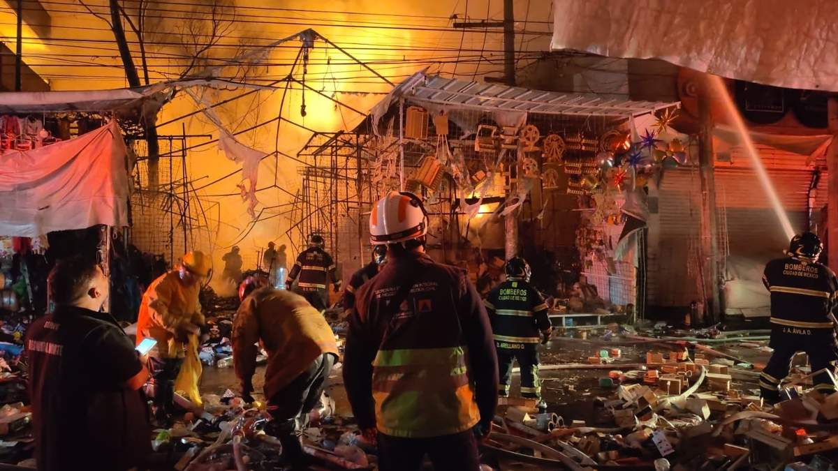 El incendio frente al Mercado de Sonora