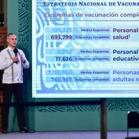 López-Gatell: si la tercera ola no parece riesgo inminente, se retomará vacunación a maestros