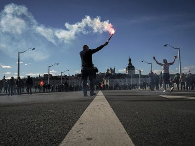 Masivas manifestaciones en Francia por la reforma en las pensiones de Macron