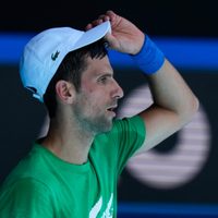 Detienen otra vez a Novak Djokovic; analizan deportarlo de Australia