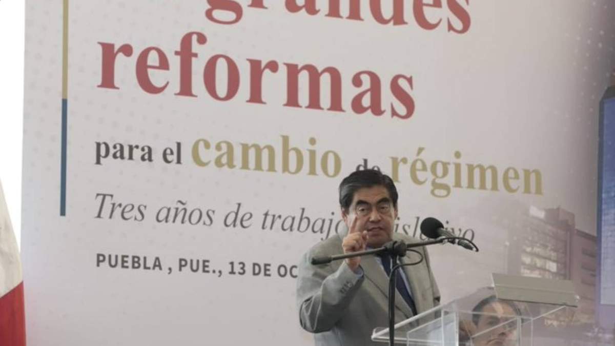 El gobernador de Puebla, Miguel Barbosa