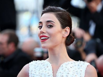 La protagonista de "Traicionada", Cansu Dere, marca tendencia y estilo con este traje de baño