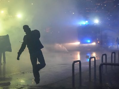 Policía italiana lanza gas lacrimógeno durante protestas en Juegos Olímpicos