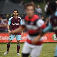 'Chicharito” debuta con el West Ham en amistoso contra el Altona 93
