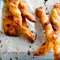 Palitos hojaldrados de maní y mermelada: crujientes e irresistibles, una receta original y exprés para salvar tu merienda
