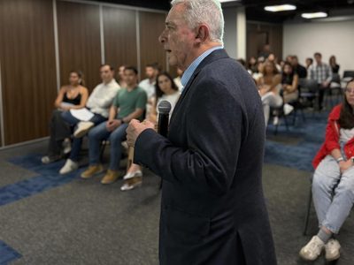 Condenan al expresidente Álvaro Uribe por soborno