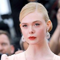 El impactante motivo por el que Elle Fanning compartió una foto de ella sin maquillaje