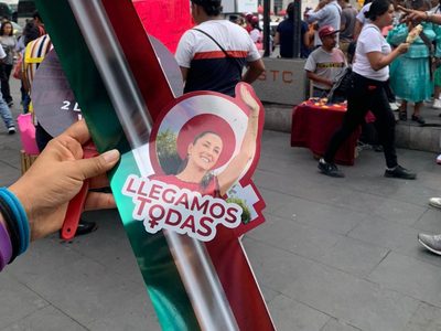 Asistentes al cierre de Sheinbaum comienzan a retirarse minutos después de que inició el discurso